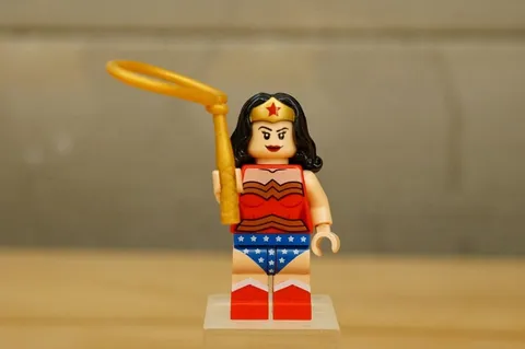 LEGO Toy DC Comics Minifigure SH004 Wonder Woman With Lasso