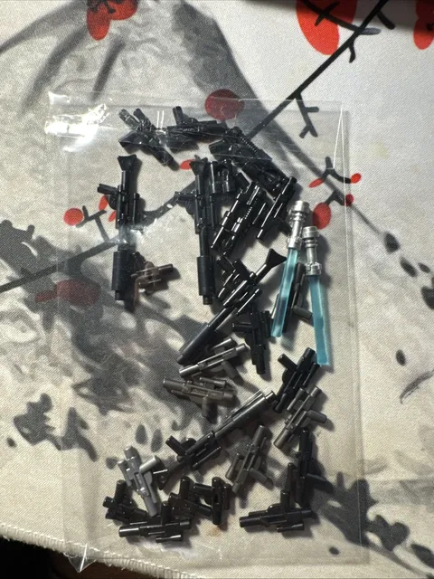 Lego Starwars Lot Blasters & Lightsaber Bundle