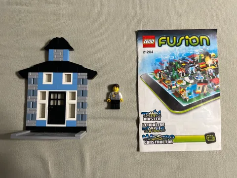 LEGO 21204 FUSION Town Master - Used, Great Condition, w/ Minifig & Instructions