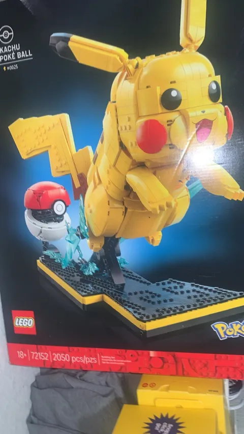 LEGO Pokémon Pikachu Set 72152 2050 Pieces Building Set Ages 18+