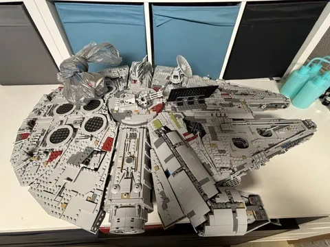 LEGO Star Wars Millennium Falcon (75192) INCOMPELTE