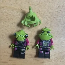 LEGO Alien Minifigures w/ Green Headpiece & Headgear Lot of 2
