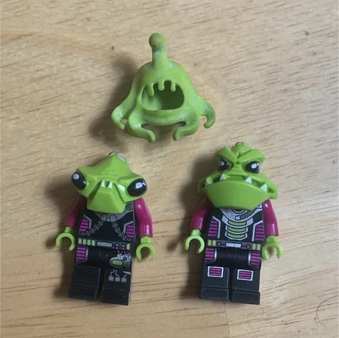 LEGO Alien Minifigures w/ Green Headpiece & Headgear Lot of 2