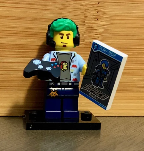 Lego Collectible Minifigure - Series 19 - 71025 - Video Gamer