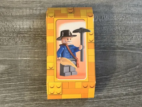 LEGO Jurassic Park Alan Grant Minifigure w/ Dinosaur Egg & Tools Activity Book