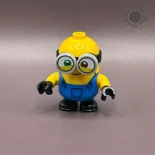 LEGO Minifigure Minion Bob mnn006 Blue Overalls Heterochromia Eyes