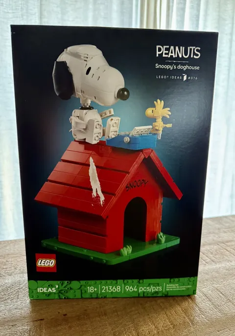 LEGO Ideas 21368 Peanuts: Snoopy's Doghouse