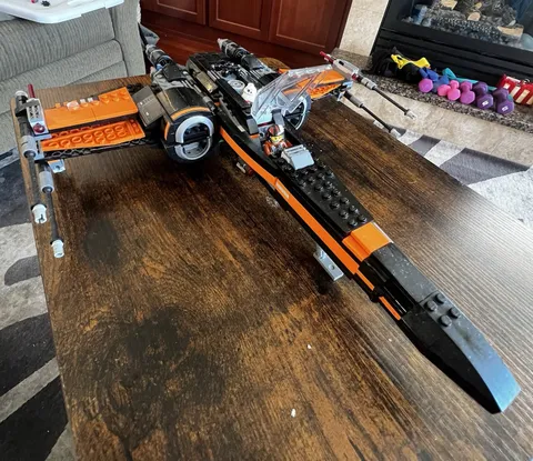 LEGO Star Wars: Poe's X-wing Fighter (75102)