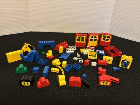 Lego Misc Windows, Doors, Faces, Fence Wash Bucket