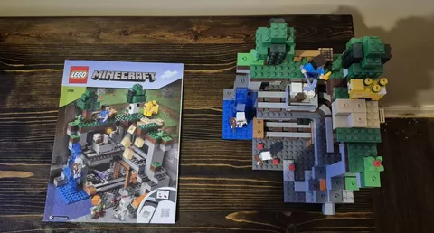 LEGO Minecraft 21169 The First Adventure 542pcs w/ Instructions Complete No Box