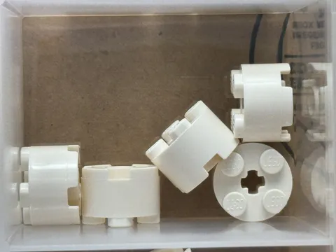 LEGO Parts - White Brick, Round 2 x 2 with Axle Hole - No 3941 - QTY 5