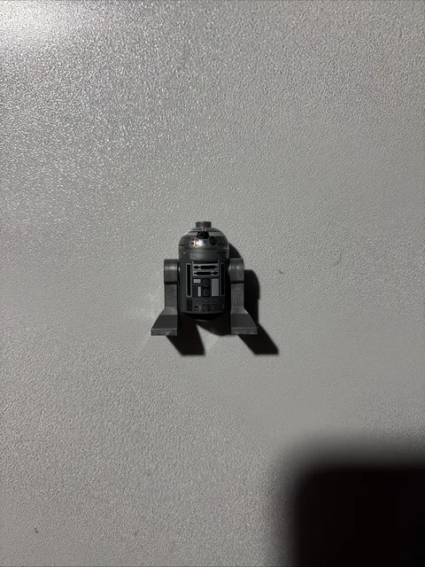 Lego Star Wars R2-Q2 Astromech Droid Minifigure Gray Stamped Authentic