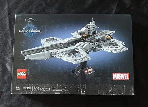 LEGO Super Heroes: The Avengers Helicarrier (76295)