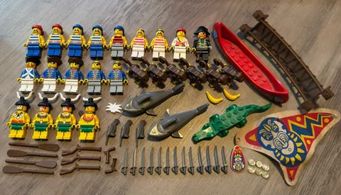Vintage LEGO Pirates/Islanders/Imperial Soldier Minifigures And Accessories Lot