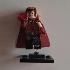 LEGO Marvel Studios Scarlet Witch Minifigure w/ Cape & Red Effect Piece