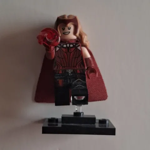LEGO Marvel Studios Scarlet Witch Minifigure w/ Cape & Red Effect Piece