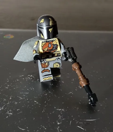 LEGO Star Wars Muddy Mandalorian Minifigure Beskar Armor Mudhorn Battle 75453