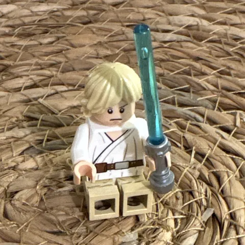 LEGO Star Wars Luke Skywalker Minifig - White Tunic Tan Legs Blue Lightsaber NEW
