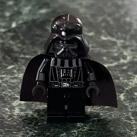 2008 LEGO Star Wars Darth Vader Minifigure w/ Helmet & Black Cloth Cape