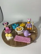 Disney Duplo Lego Minnie And Daisy Figures With Accessories 
