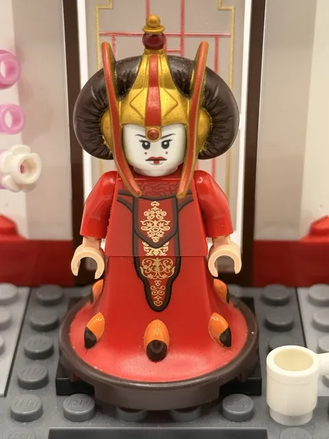 Lego Queen Amigdala Sw0387 From Set 9499 *RARE*