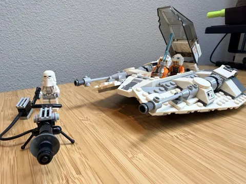 LEGO Star Wars: Snowspeeder (75049) - Collectable with minifigures As Shown