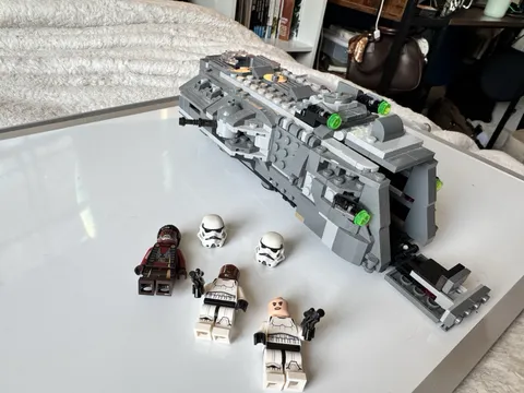 LEGO Star Wars 75311 Ship Build w/ 3 Minifigures-  2 Troopers +Greef Karga