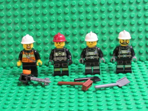 Lot of town city fireman firemen LEGO minifigs fire fighter fire tools GG44