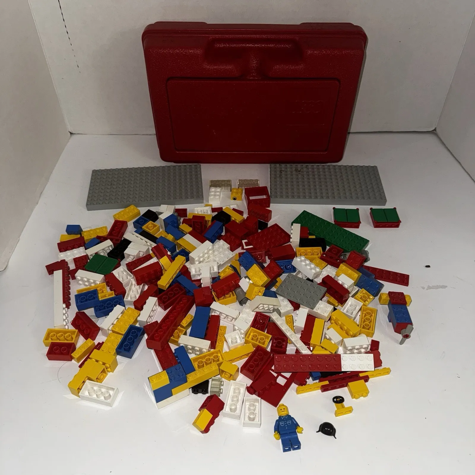 Vintage 1970s LEGO Samsonite Red Storage Case w/ Bricks & Minifigure Gray Hair