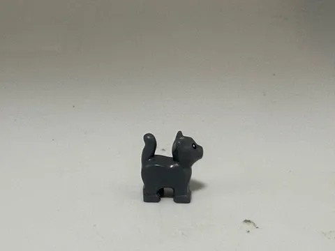 LEGO-Cat, Baby Kitten, Standing with Black Nose and Eyes with White Pupils Patte