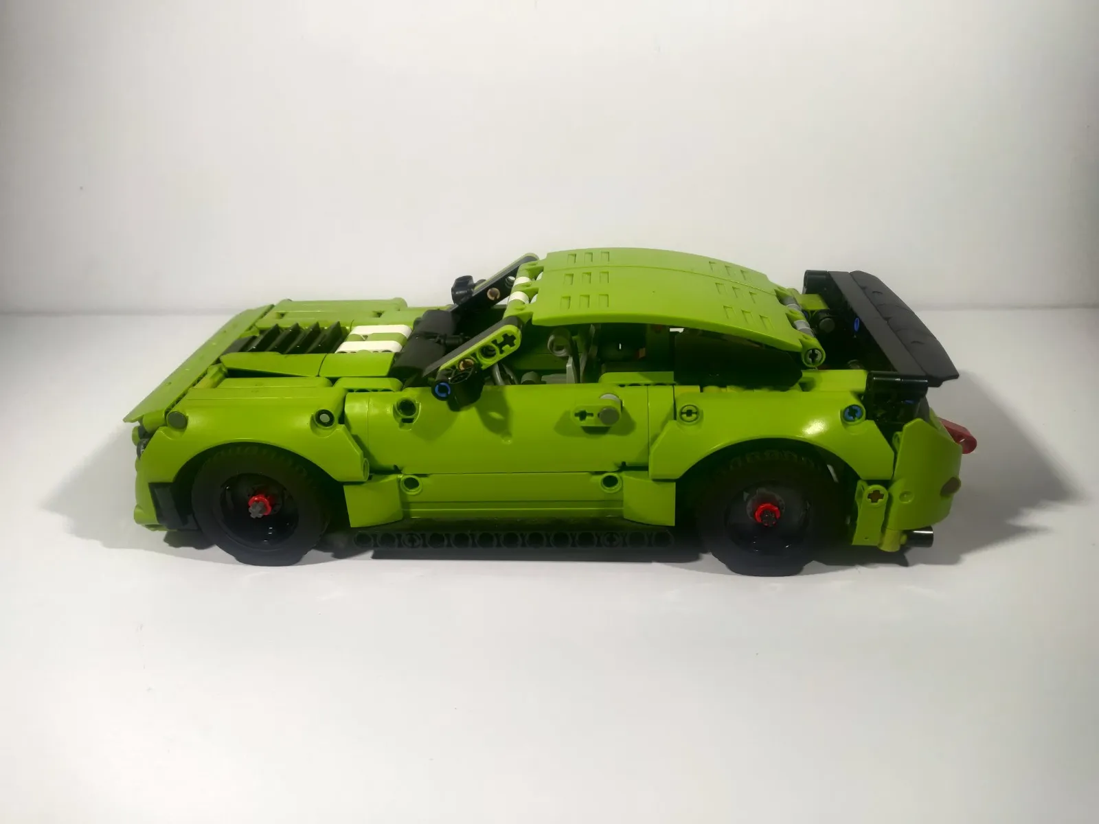 Lego technic Ford Mustang Shelby. Set Number 42138 lego green car. retired set