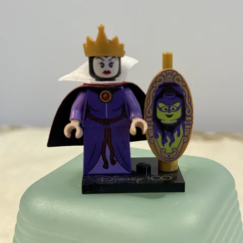 LEGO The Queen minifigure 71038 CMF Series Disney 100 mini figure 100th