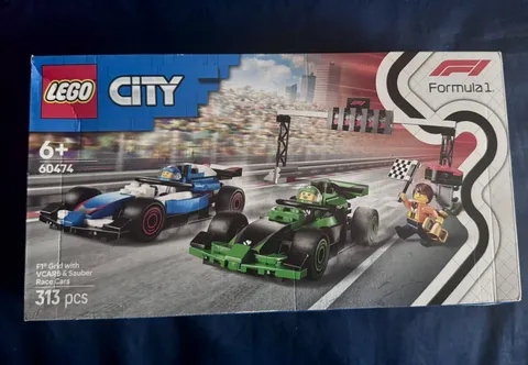 LEGO CITY: F1 Grid with Vcarb & Sauber Race Cars (60474)
