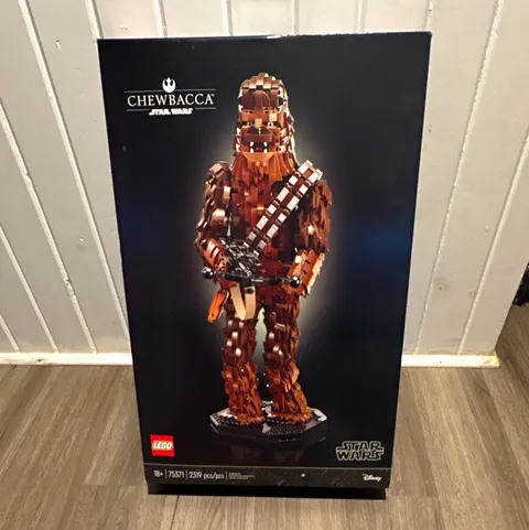 LEGO Star Wars: Chewbacca (75371) 2319 pcs Complete Set Box Display Stand