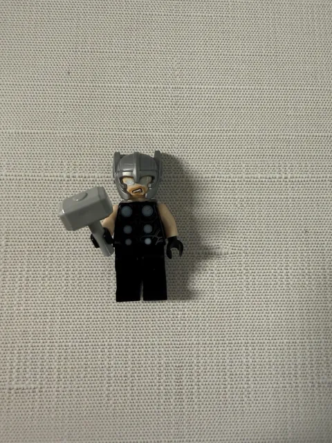 LEGO Marvel Thor Minifigure w/ Mjolnir Hammer & Helmet Genuine Avengers
