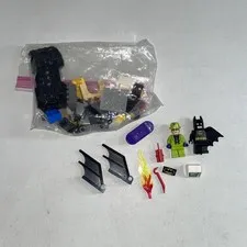 Lego DC Comics 76137 Batman vs. The Riddler Robbery w/ 2 Minifigures *Incomplete