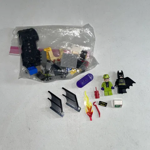 Lego DC Comics 76137 Batman vs. The Riddler Robbery w/ 2 Minifigures *Incomplete