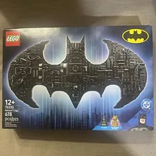 LEGO DC Batman Logo 76330 Set, 678 Pieces, Display Stand, Age 12+ (brand new)