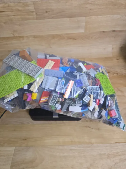 Large lego lot, 4 pounds of mixed legos