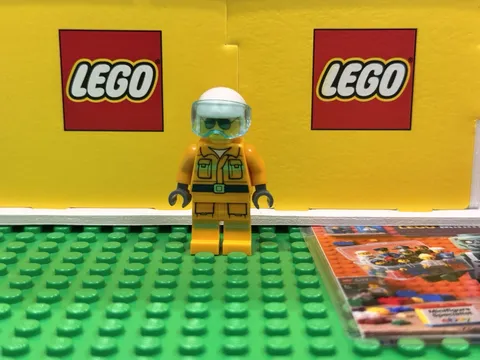 2022 LEGO®  Fire Rescue Worker Minifigure™ Reflective Stripes cty1433