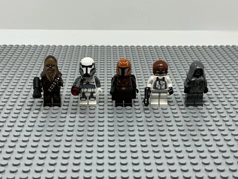LEGO Star Wars Minifigures Lot of 5 w/ Chewbacca & Accessories