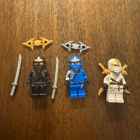 Lego NINJAGO Cole jay and Zane ZX, Cole has a double torso cracks jay wrong head