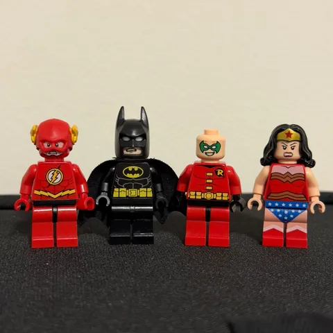 LEGO DC Superheroes Minfigure Lot of 4  Batman, The Flash, Wonder Woman, Robin