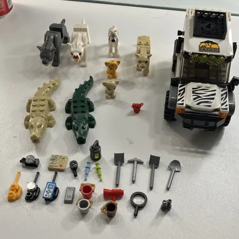 Safari Lot Vehicle w/ Zebra & Crocodile, Printed Parts, Accessories Legos
