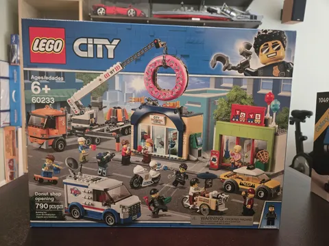 LEGO City: Donut Shop Opening (60233) Brand New Sealed  Box