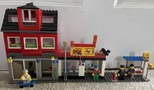 LEGO 7641 City Corner: Pizza Restaurant Bike Shop & Bus Stop Incomplete Set
