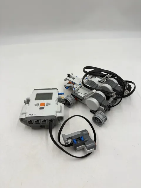 LEGO MINDSTORMS 8547 NXT Programmable Brick and Robot Parts **READ**