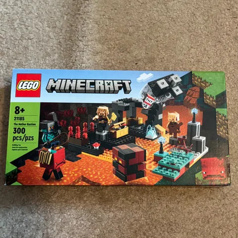 SEALED RETIRED LEGO Minecraft: The Nether Bastion (21185)