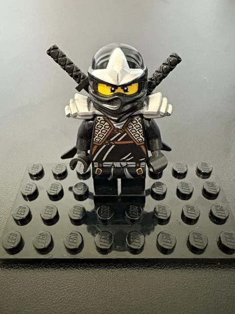 Lego Ninjago Cole ZX W/ Shoulder Armor and Swords