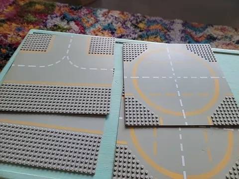 4 Vintage Lego Base Plates - Space Landing Pad and 'Tee' Roadway